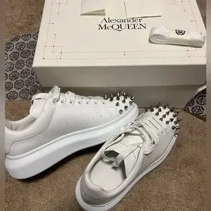 Alexander MCQUEEN スパンコール ロートップスニーカー m_648b5f52308f0708e41aace7.jpg